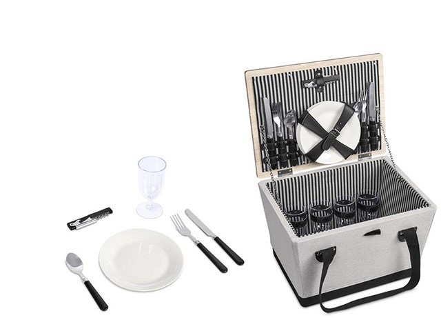 Serendipio Willow 4-Person Picnic Basket - Image 2